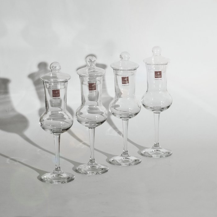 Grappa Glas 'Bormioli Rocco' mit Stülpdeckel