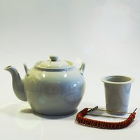 Teekanne mit Basthenkel