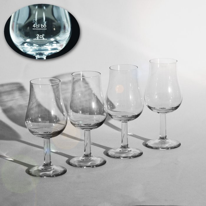Nosingglas ohne Aufdruck mit Eiche